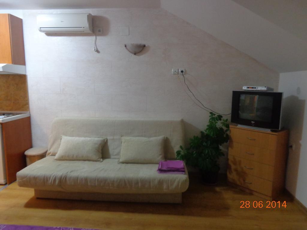 Guest House Ivana Tivat Rum bild